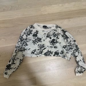 Urban outfitters black and white floral crop top sz M